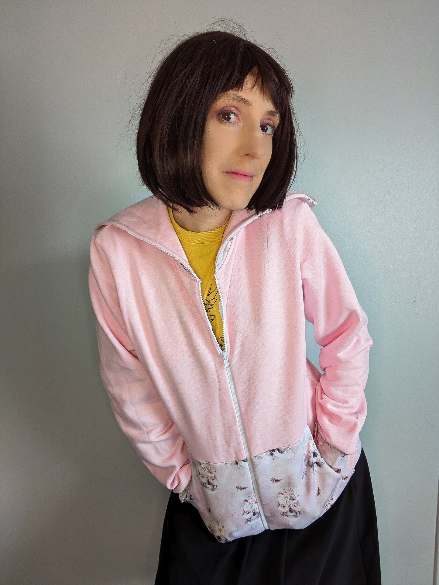 Veste à capuchon à motifs de fleurs et crânes