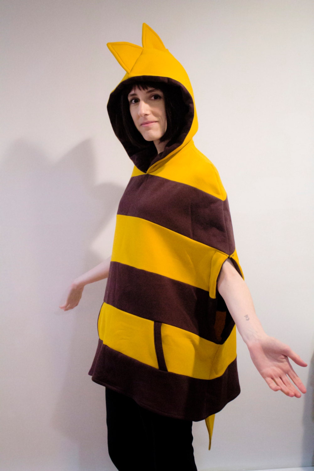 Poncho à capuche inspiré de Monster Kid d'Undertale