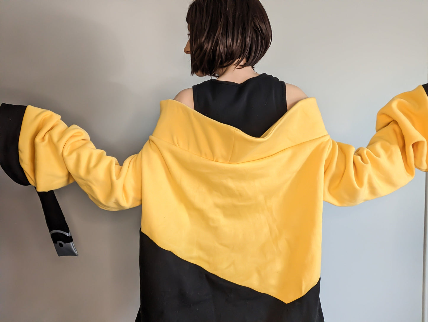 Sweatshirt à large col inspiré par Iono de Pokemon Écarlate et Violet